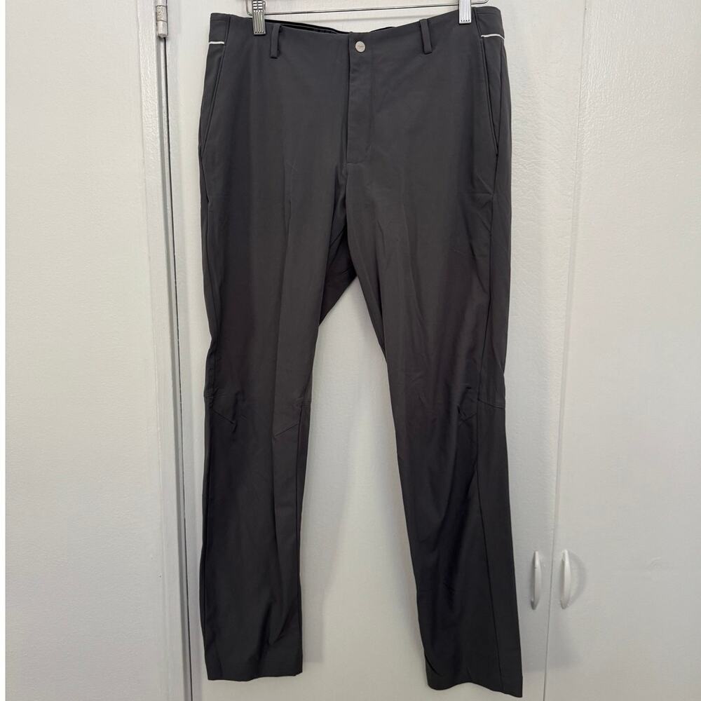 Nike Golf Men's Dri-Fit Plants in Grey Size 32x34